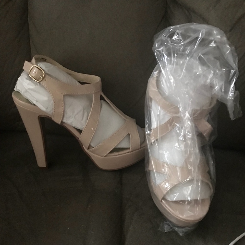 Nude patent platform heels
